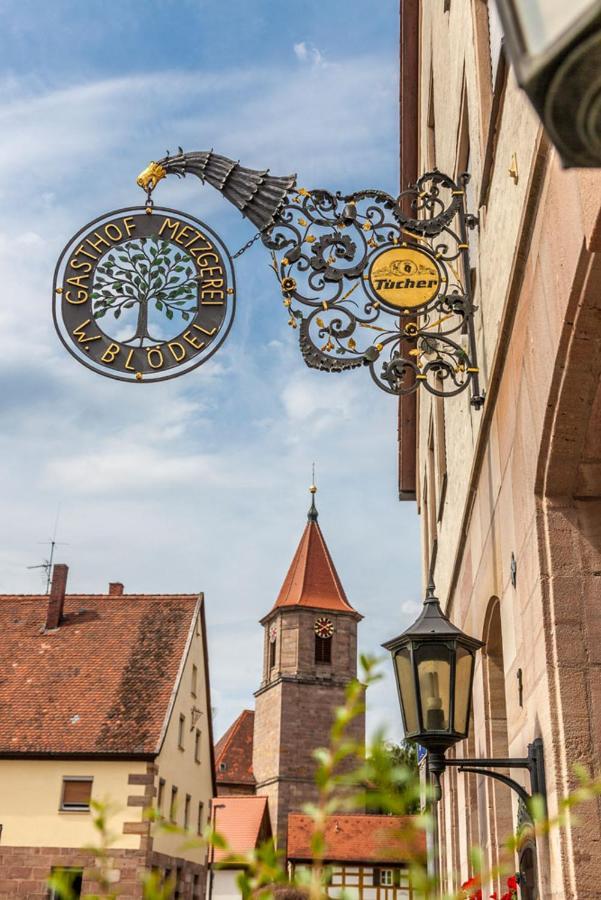 Bloedel Gasthof Gruener Baum Nuremberg Bagian luar foto