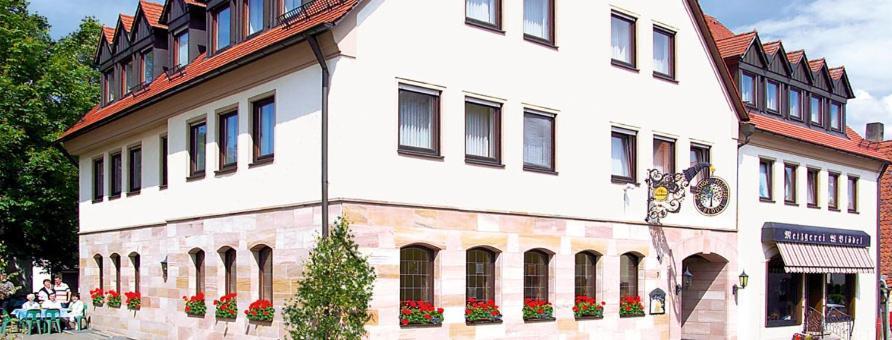 Bloedel Gasthof Gruener Baum Nuremberg Bagian luar foto
