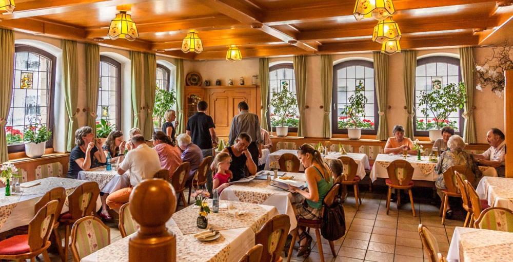 Bloedel Gasthof Gruener Baum Nuremberg Bagian luar foto